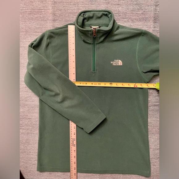 The North Face Boys Green, Large, 1/4 Zip. - Picture 3 of 5